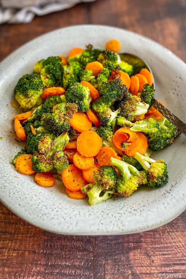 Air Fryer Broccoli and Carrots - airfryerveg.com